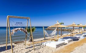 Onyx Beach Residence - Free Beach Access & Parking